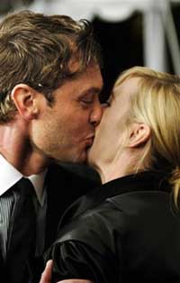 Jude Law Kissing Kate Winslet at the Premiere of All the King's Men